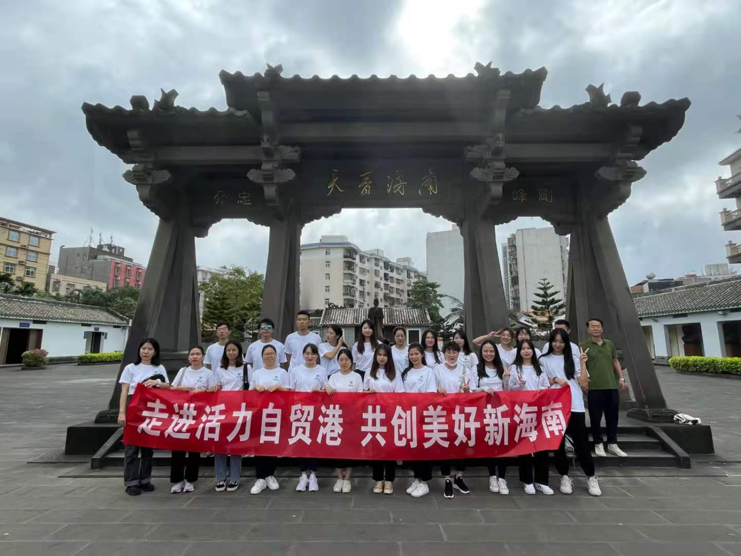 校研究生会组织开展学习贯彻党的十九届五中全会精神及团建活动