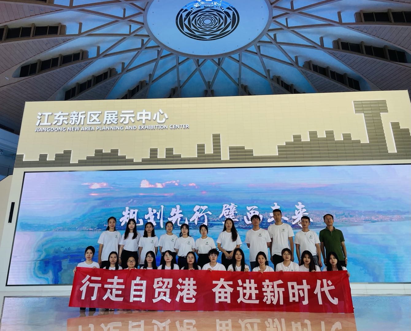 校研究生会组织开展学习贯彻党的十九届五中全会精神及团建活动