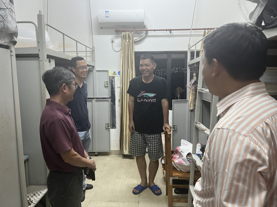 校领导带队走访2024级新生宿舍
