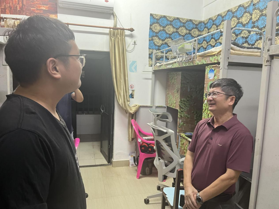 校领导带队走访2024级新生宿舍