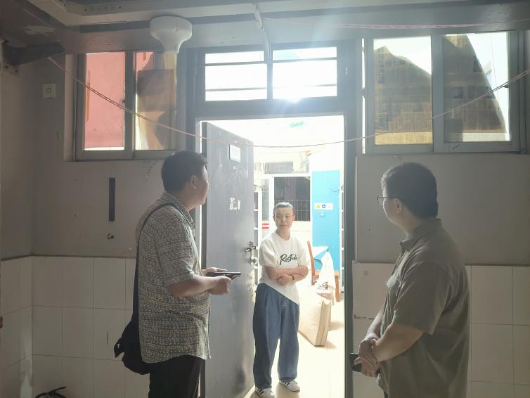 院领导走访2024级新生宿舍