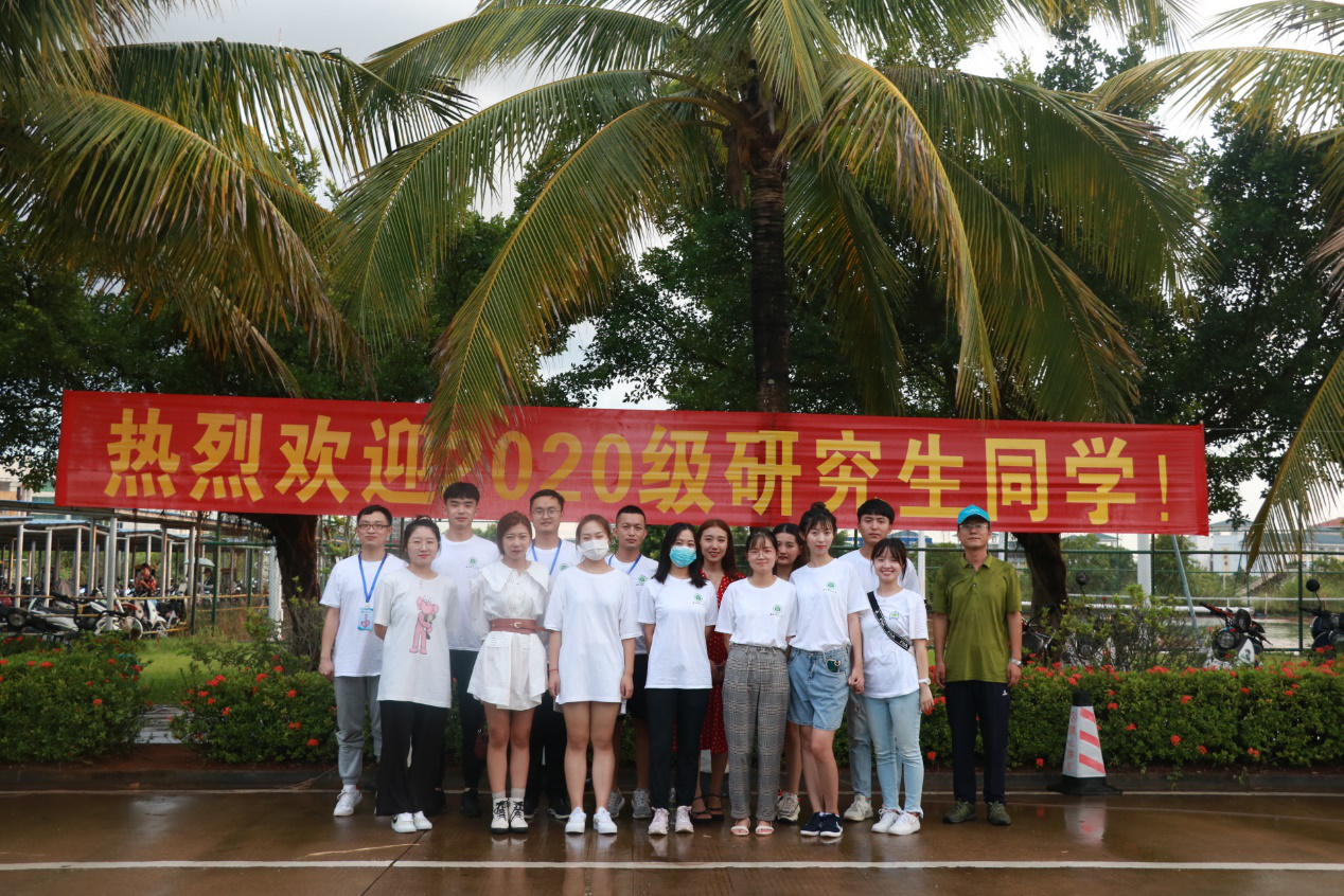 雷竞技雷老板研究生院志愿者迎新活动