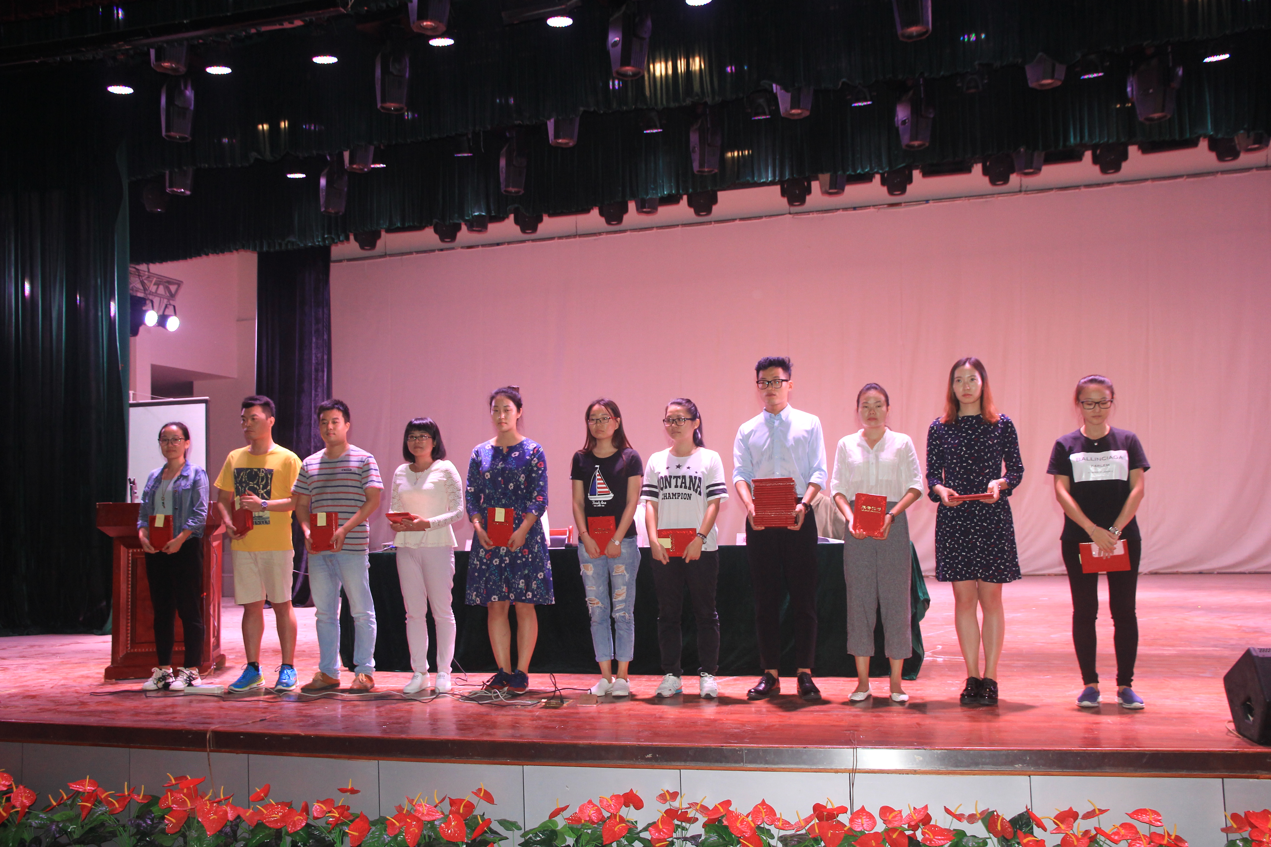 我校举行第二届研究生学术论坛总结表彰大会暨优秀学术成果报告会