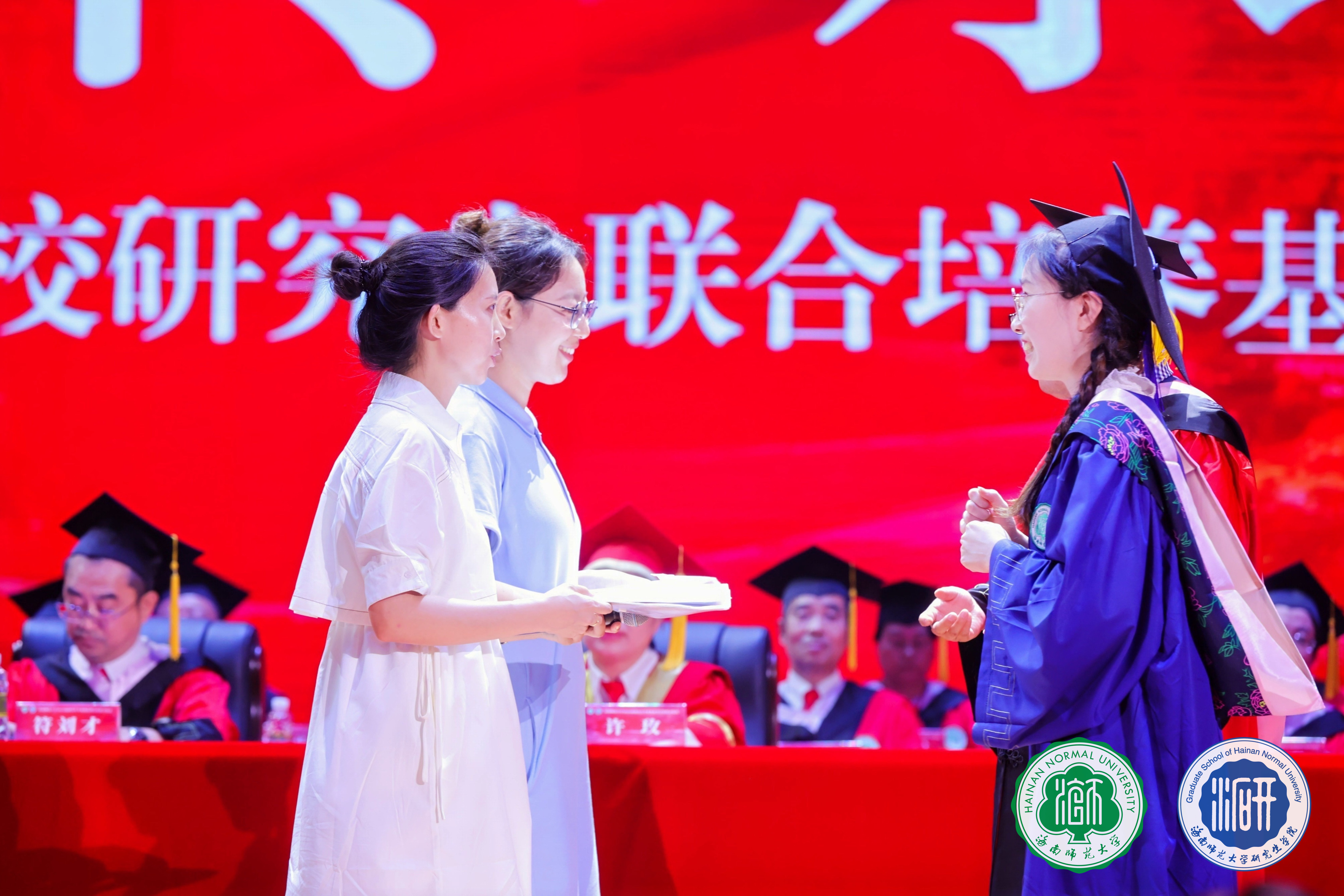 凤凰花开日 共论鸿鹄志 雷竞技雷老板举行2024届研究生毕业典礼暨学位授予仪式